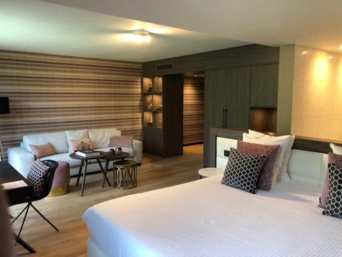Empire suite