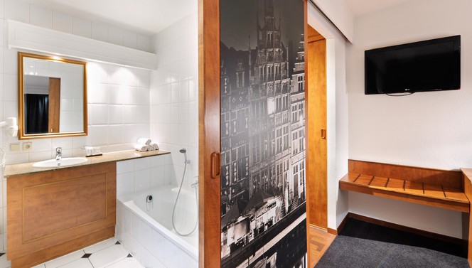 Bath room Comfort room Van der Valk Nazareth - Gent