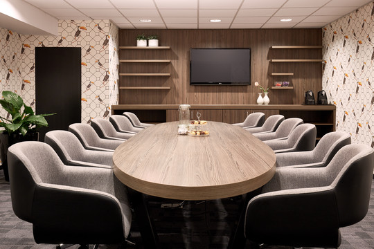 Multifunctional meeting rooms